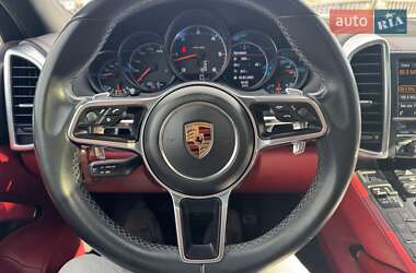 Внедорожник / Кроссовер Porsche Cayenne 2015 в 