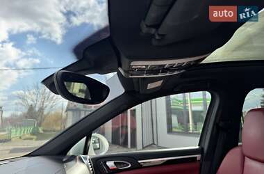 Внедорожник / Кроссовер Porsche Cayenne 2015 в 