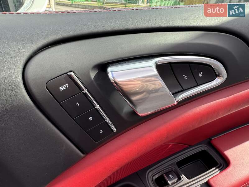 Внедорожник / Кроссовер Porsche Cayenne 2015 в Тернополе