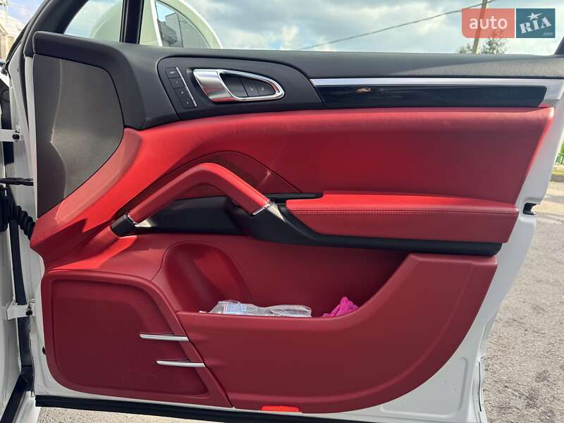 Внедорожник / Кроссовер Porsche Cayenne 2015 в Тернополе
