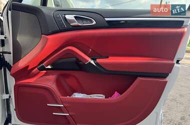 Внедорожник / Кроссовер Porsche Cayenne 2015 в 