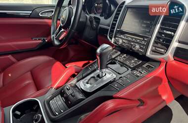 Внедорожник / Кроссовер Porsche Cayenne 2015 в 