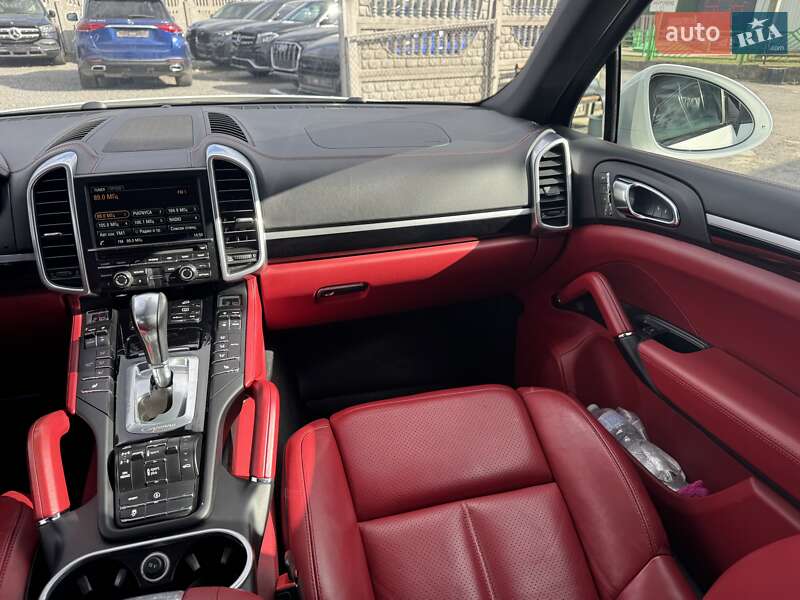 Позашляховик / Кросовер Porsche Cayenne 2015 в Тернополі