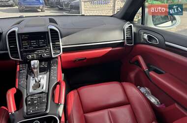 Внедорожник / Кроссовер Porsche Cayenne 2015 в 