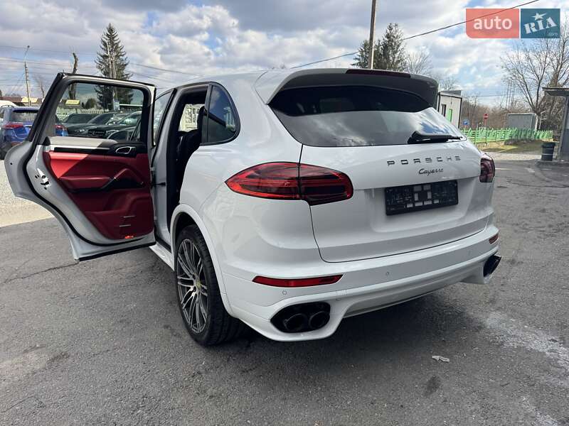 Позашляховик / Кросовер Porsche Cayenne 2015 в Тернополі