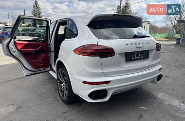 Внедорожник / Кроссовер Porsche Cayenne 2015 в 