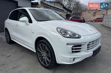 Внедорожник / Кроссовер Porsche Cayenne 2015 в 