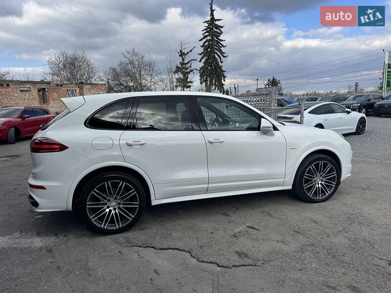 Позашляховик / Кросовер Porsche Cayenne 2015 в Тернополі