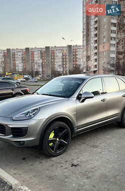 Внедорожник / Кроссовер Porsche Cayenne 2015 в Кременчуге