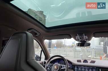 Внедорожник / Кроссовер Porsche Cayenne 2018 в 