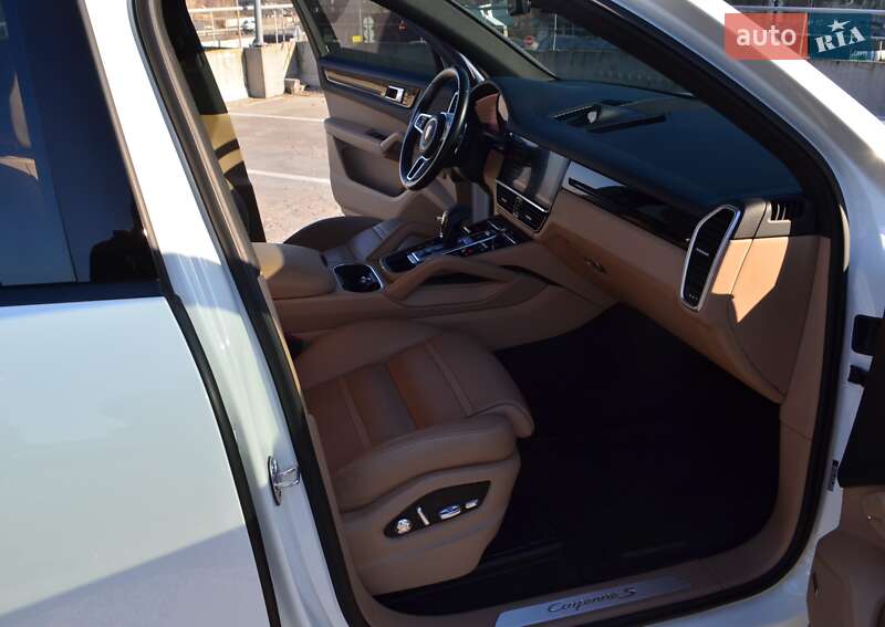 Внедорожник / Кроссовер Porsche Cayenne 2018 в Киеве