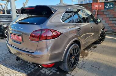 Внедорожник / Кроссовер Porsche Cayenne 2014 в 