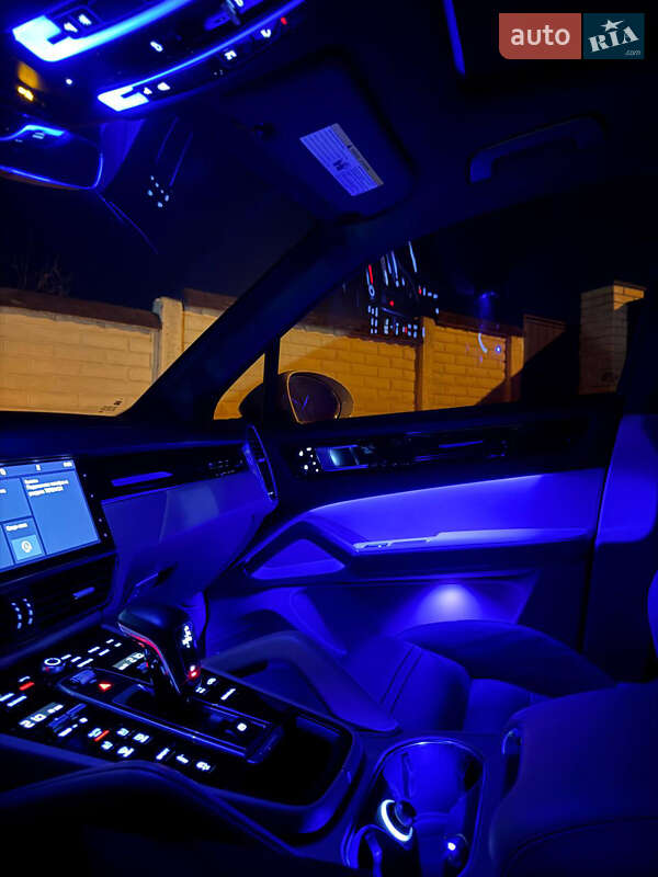 Внедорожник / Кроссовер Porsche Cayenne 2018 в Киеве