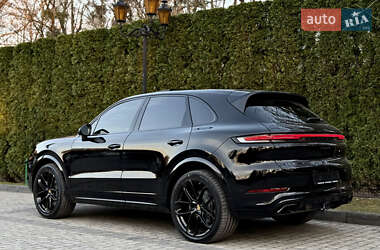 Позашляховик / Кросовер Porsche Cayenne 2024 в 