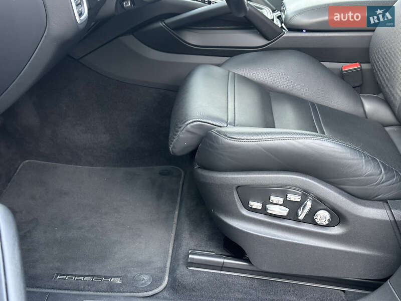Внедорожник / Кроссовер Porsche Cayenne 2019 в Киеве фото 20 Внедорожник / Кроссовер Porsche Cayenne 2019 в Киеве