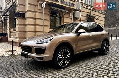 Внедорожник / Кроссовер Porsche Cayenne 2016 в 