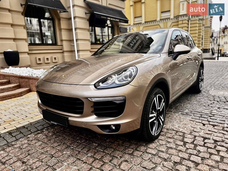 Позашляховик / Кросовер Porsche Cayenne 2016 в Києві