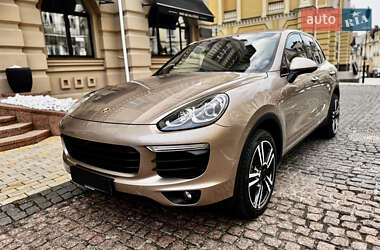 Внедорожник / Кроссовер Porsche Cayenne 2016 в 