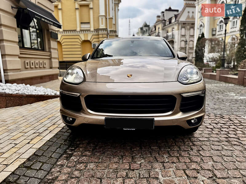 Позашляховик / Кросовер Porsche Cayenne 2016 в Києві