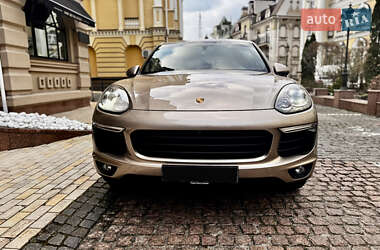 Внедорожник / Кроссовер Porsche Cayenne 2016 в 