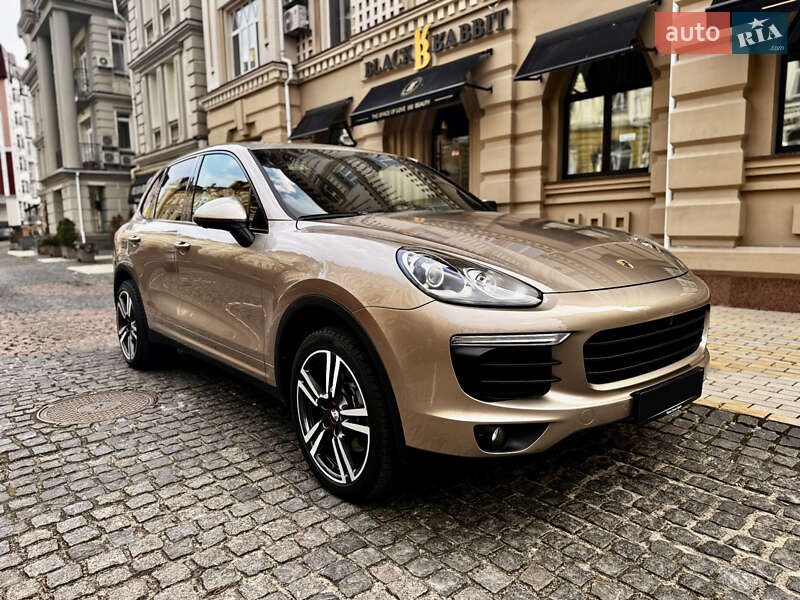 Позашляховик / Кросовер Porsche Cayenne 2016 в Києві