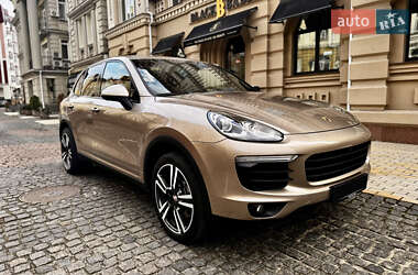 Внедорожник / Кроссовер Porsche Cayenne 2016 в 