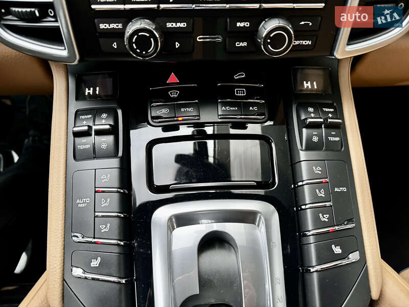 Позашляховик / Кросовер Porsche Cayenne 2016 в Києві