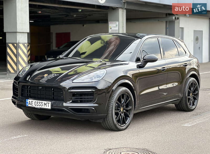 Внедорожник / Кроссовер Porsche Cayenne 2018 в 