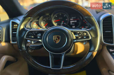Позашляховик / Кросовер Porsche Cayenne 2016 в 