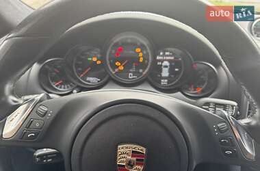 Позашляховик / Кросовер Porsche Cayenne 2012 в 