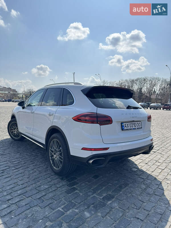 Внедорожник / Кроссовер Porsche Cayenne 2016 в Киеве
