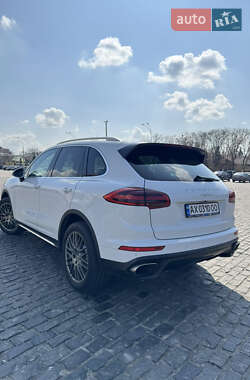 Позашляховик / Кросовер Porsche Cayenne 2016 в 