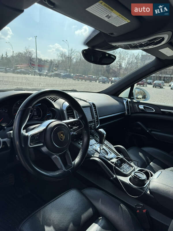 Внедорожник / Кроссовер Porsche Cayenne 2016 в Киеве