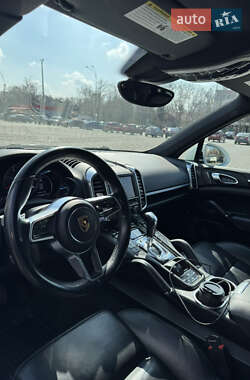 Позашляховик / Кросовер Porsche Cayenne 2016 в 