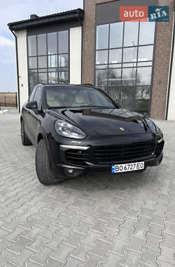 Внедорожник / Кроссовер Porsche Cayenne 2016 в 