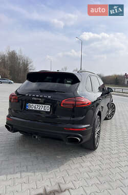 Внедорожник / Кроссовер Porsche Cayenne 2016 в 