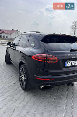 Внедорожник / Кроссовер Porsche Cayenne 2016 в 
