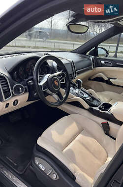 Внедорожник / Кроссовер Porsche Cayenne 2016 в 