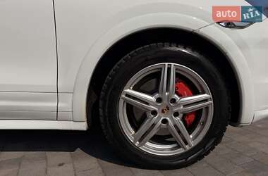 Позашляховик / Кросовер Porsche Cayenne 2013 в 