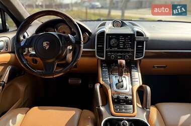 Позашляховик / Кросовер Porsche Cayenne 2013 в 