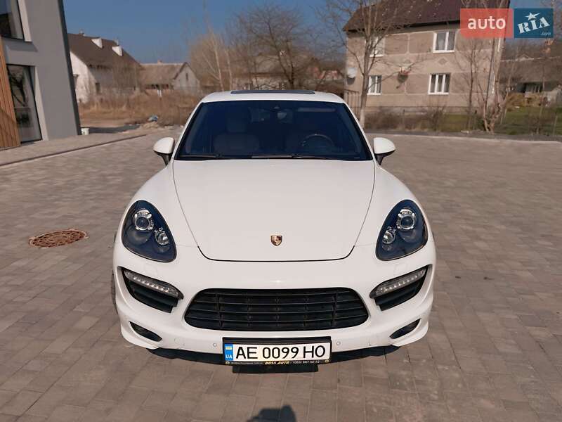 Позашляховик / Кросовер Porsche Cayenne 2013 в Львові