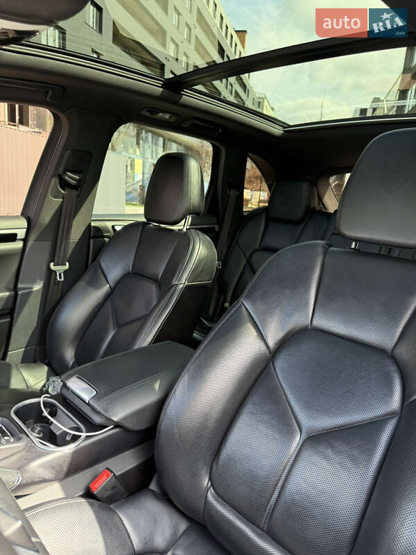 Внедорожник / Кроссовер Porsche Cayenne 2016 в Киеве фото 13 Внедорожник / Кроссовер Porsche Cayenne 2016 в Киеве