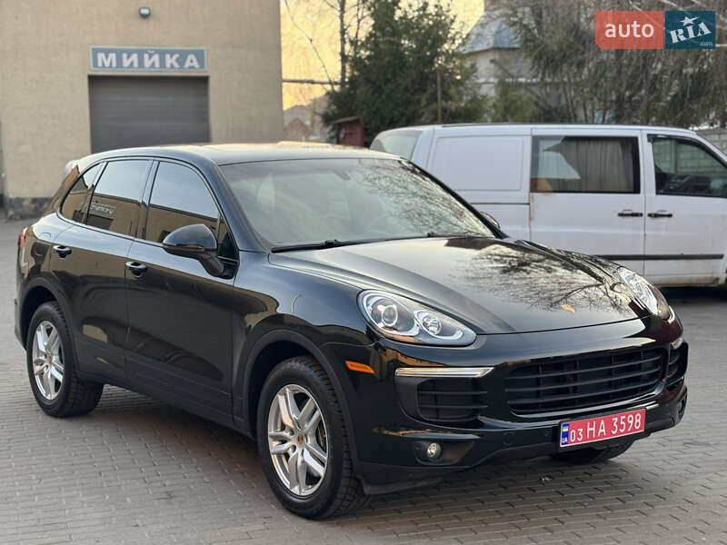 Внедорожник / Кроссовер Porsche Cayenne 2016 в 