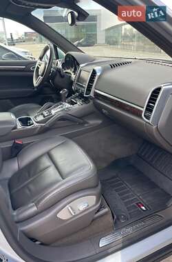 Внедорожник / Кроссовер Porsche Cayenne 2015 в 