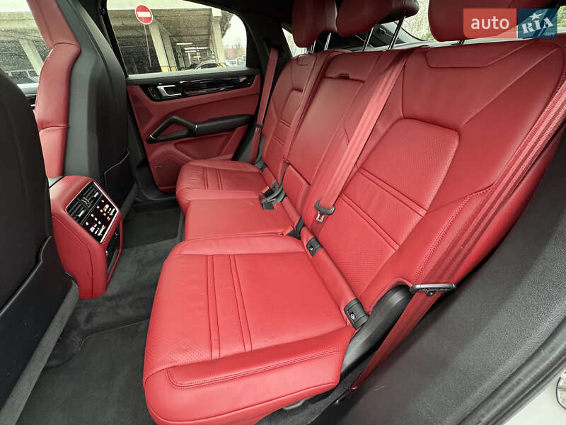 Позашляховик / Кросовер Porsche Cayenne 2022 в Києві