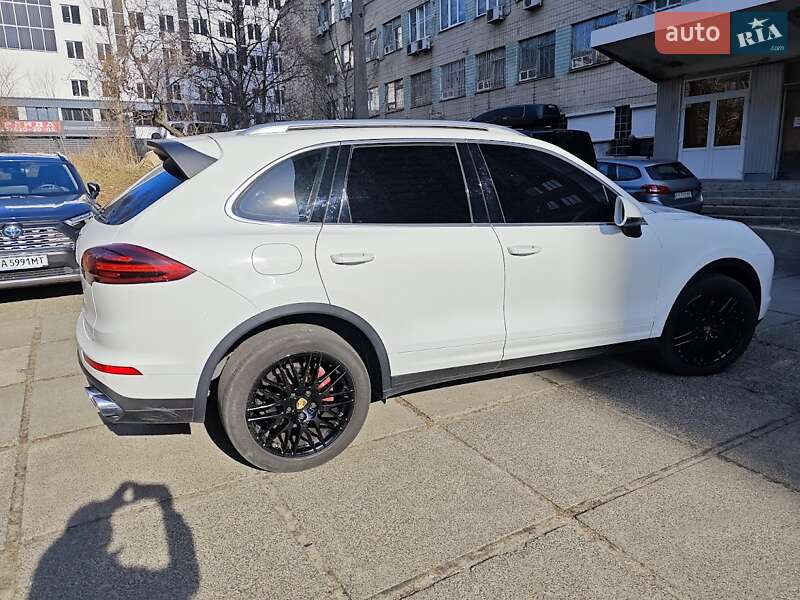 Внедорожник / Кроссовер Porsche Cayenne 2016 в Киеве