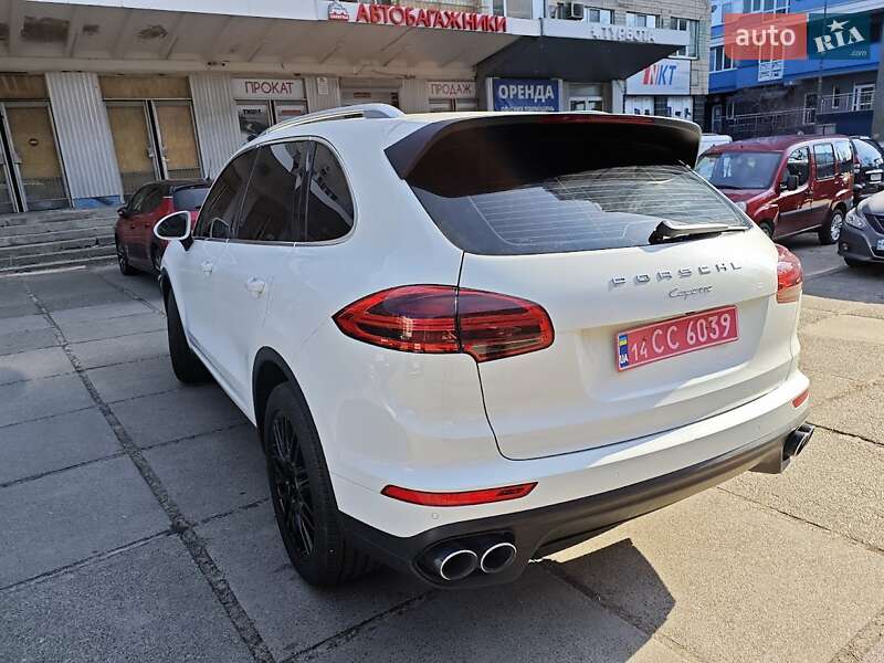 Внедорожник / Кроссовер Porsche Cayenne 2016 в Киеве