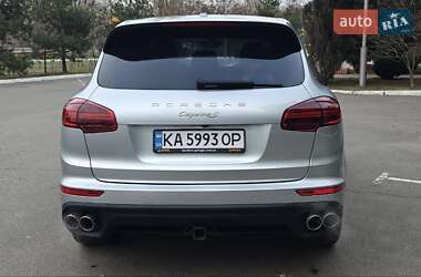 Позашляховик / Кросовер Porsche Cayenne 2016 в 