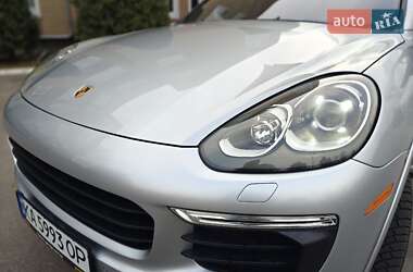 Позашляховик / Кросовер Porsche Cayenne 2016 в 