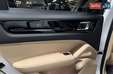 Внедорожник / Кроссовер Porsche Cayenne 2018 в 
